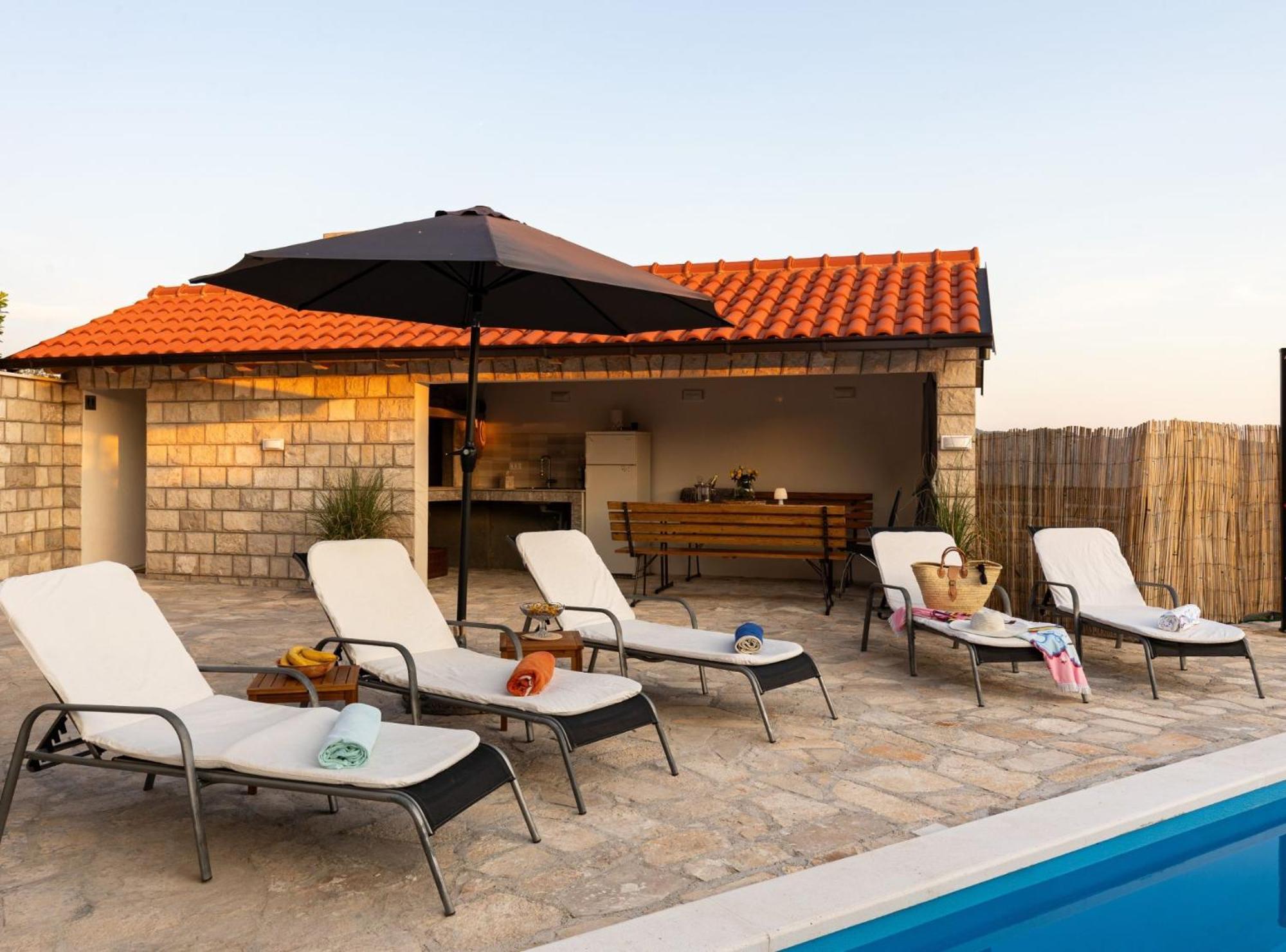 Villa Source With Private Pool Pridvorje Exterior photo